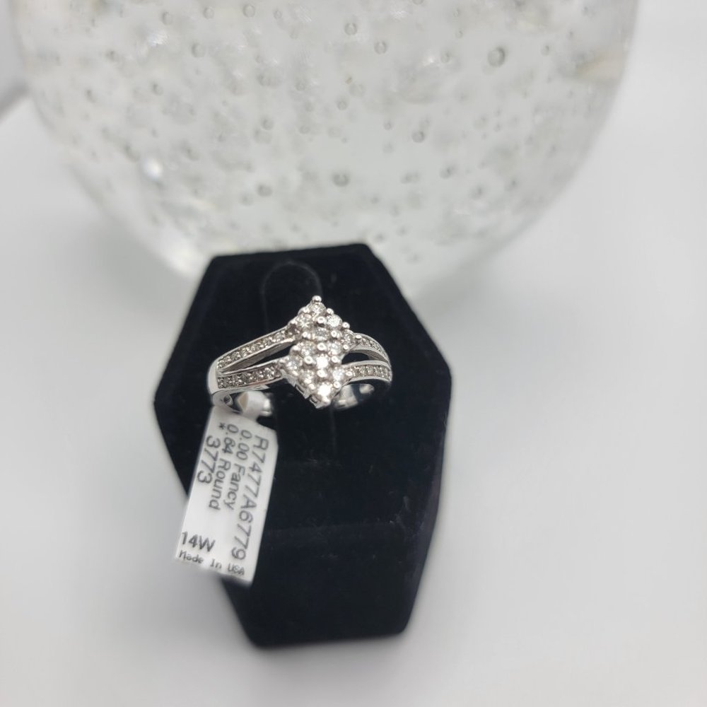 NWT Diamond ring in 14K White Gold - Picture 5 of 9